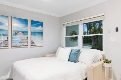 Seaside Haven - WiFi, Walk to Village, Private Patio