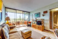 Waterfront condo w/ shared pool & private lanai- steps to shops & restaurants Hotels in Hilo