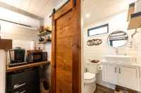 Rooftop Deck and Upscale Amenities - Exquisite Tiny Oasis Hotels in McLennan County