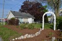Charming Cottage with Water View and Patio - Delightful Getaway for Two Hotels in Suttons Bay