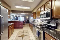 Ground-level condo with pools, gym, hot tub, & sauna - mins to Branson strip