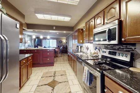 Ground-level condo with pools, gym, hot tub, & sauna - mins to Branson strip