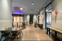 City Hidden Gem - Delux 2B with Parking/Balcony/Pool/Sauna/Gym, Walk to Crown!