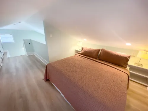 Charming Loft Suite and Cozy Cottages - Inviting Retreat