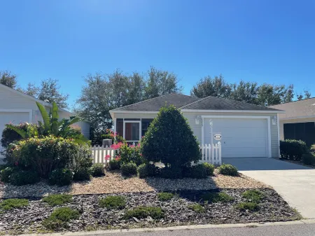 Lanai and Patio Dining - Charming Stylish Getaway