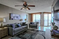 Beach- & Gulf-front ninth-floor condo with pools, hot tub & washer/dryer Hotels in Orange Beach