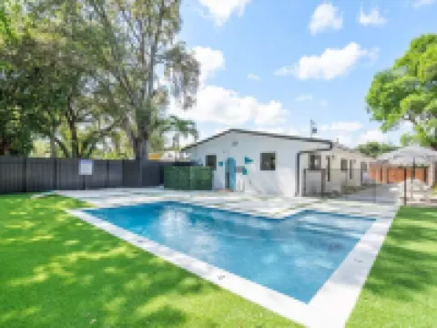 Heated Pool and Chic Studio - Stylish Miami Escape