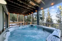 Heavenly lakeview home with hot tub and large kitchen Luxe42 제퍼 코브 호텔