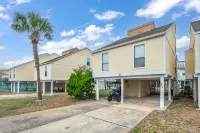 New Renovations and Close to White Sand Beaches - Charming Coastal Oasis