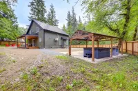 Mountain Spa and Outdoor Fire Pit - Inviting Rustic Retreat Hotels in Lewis County