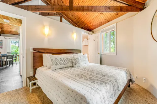 Ski-in/ski-out roundhouse with ski slope access and streaming services Hotels in Sugar Mountain