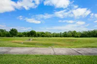 Breathtaking Views and Cozy Backyard - Spacious Family Retreat