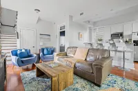 Charming Oasis with Exposed Brick and Modern Kitchen - Elegant Retreat