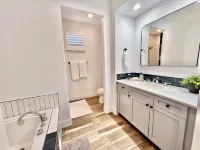 Cozy Fireplace and Scenic Private Patio - Luxurious Modern Getaway Hotels in La Quinta