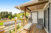Welcoming Condo with Ocean Views and Private Hot Tub - Short Walk to the Beach Hotels in Oceanside