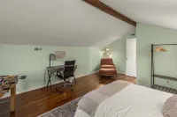 Charming 4Br Home Near Razorback Stadium Hôtels à : Fayetteville