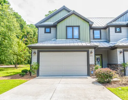 Charming Townhouse and Golf Haven - Cozy and Inviting Retreat