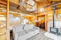 Cozy oceanfront cabin on the beach with views - dog friendly Hotels in Moclips