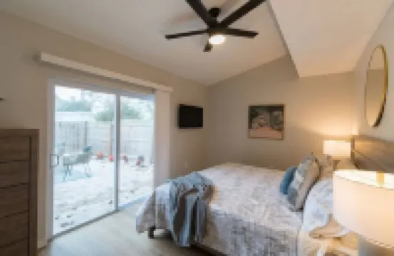 Spacious Townhome with Private Patio - Luxurious Tranquil Oasis