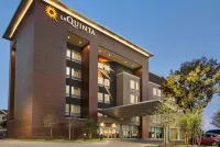 La Quinta Inn & Suites by Wyndham Austin South Hotels in 