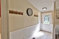 Private Dock and Fire Pit Near Lake Bomoseen - Charming Retreat Hotel a Brandon