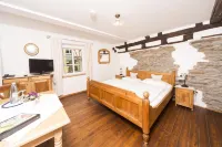 Altes Stadttor Hotels in Hollnich