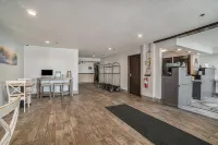Days Inn & Suites by Wyndham Traverse City Hotels in Grand Traverse County