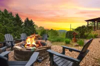 Hot Tub, Pickleball Court and Scenic Views - Stunning Mountain Oasis Hotels in Fannin County