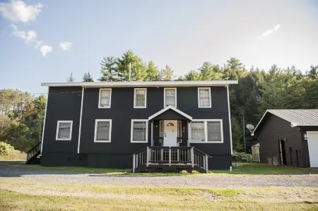 Tranquil Escape - Nature Retreat Creekfront with Hot Tub