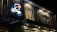 AS HOTEL Hotel dekat Toserba Yogya Slawi.