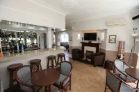 Corner House Hotel Gatwick with Bookable Holiday Parking