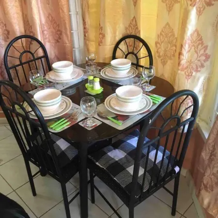 1 Bed Villa - Sleeps 2 - Garden - Parking - Wifi
