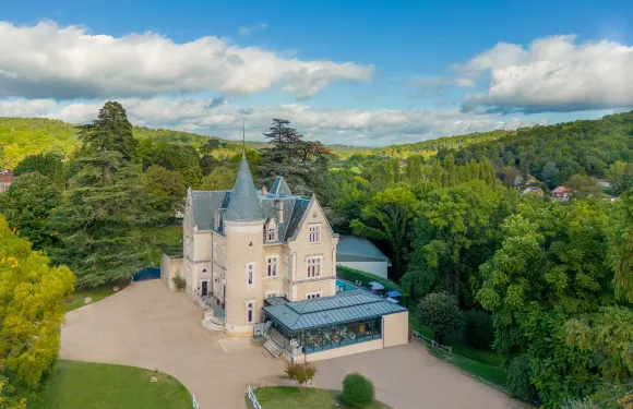 瑞奈特城堡酒店