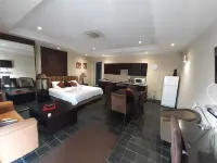 Flying Falcon Guesthouse Hotels in Lethabong