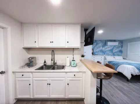 Charming Riverside guesthouse near UCR, Downtown & plazas