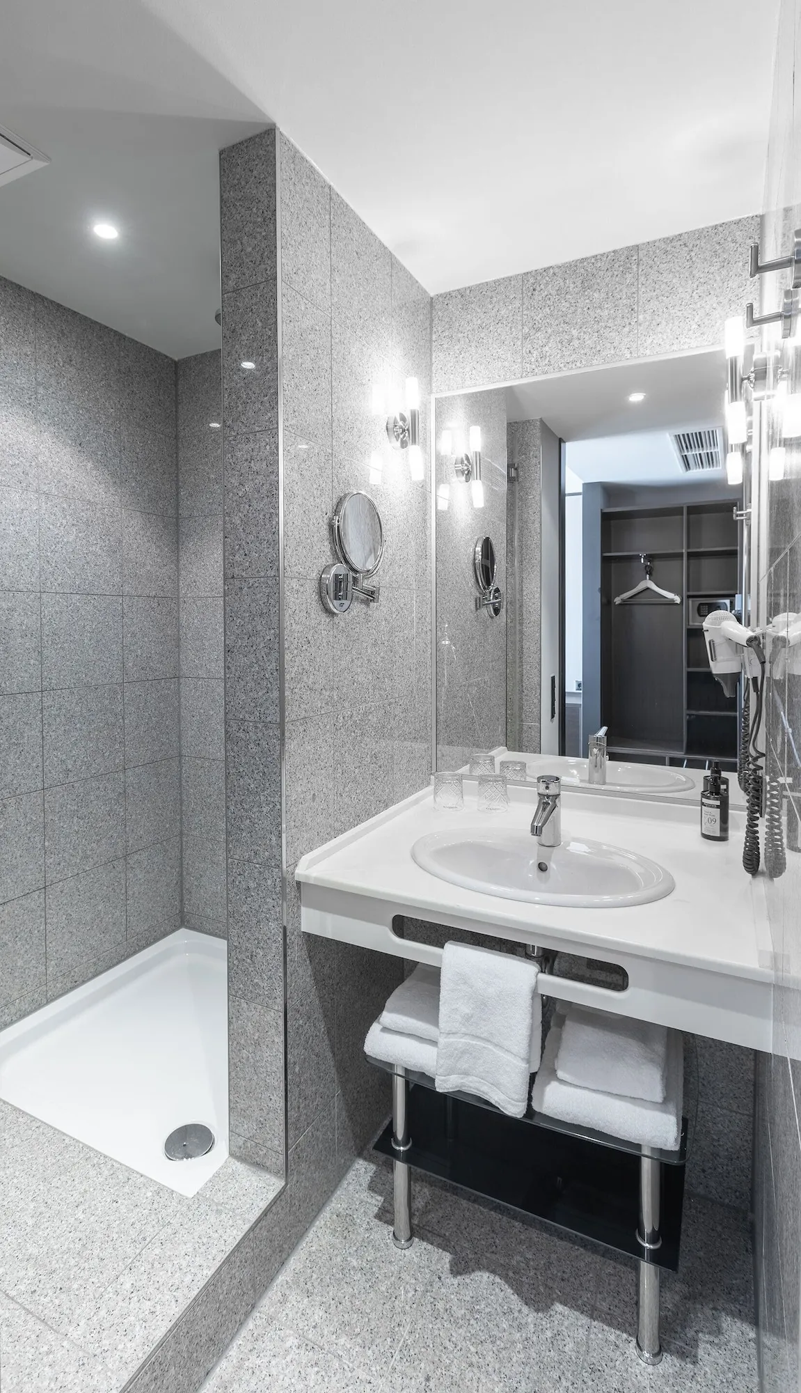 TITANIC Comfort Kurfürstendamm Zimmer Photos