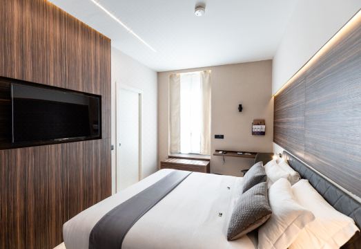 아이엘로 호텔 현대적인 객실 내부