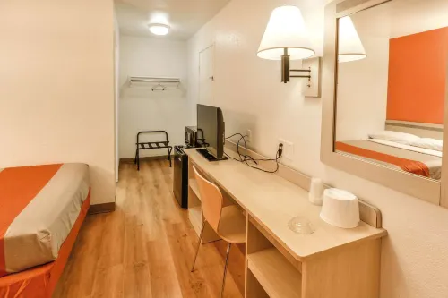 Motel 6 Huntsville, TX