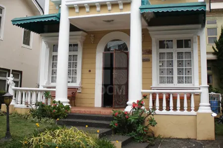 Villa Kota Bunga Peony