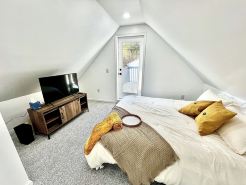 Sky Parlor with River View