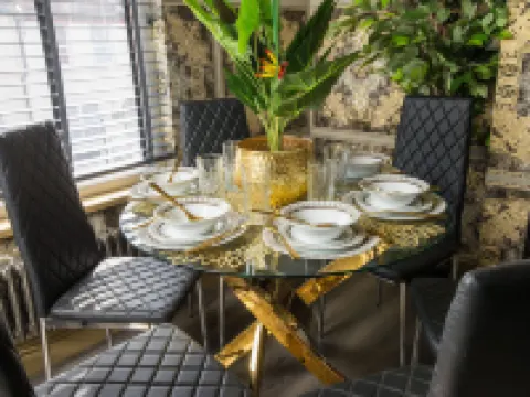 Lux Versace 1 Bed, Hot Tub, Pool Table, Sky Tv Hotels in Leyton