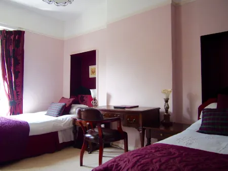 Wrangham House Отели рядом с достопримечательностью «Парк Плейдейл Фарм»