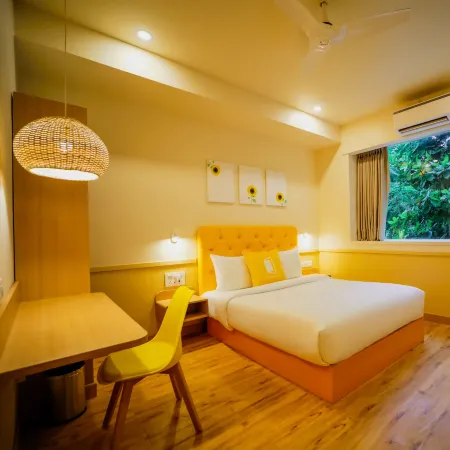 Bloom Hotel - Worli South Mumbai Отели рядом с достопримечательностью «Серай Мангров Парк»