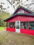 Zeus's Landing at Cottages of Maine Gradual beachfront, King Beds, Dog Friendly