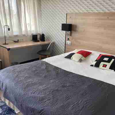 Hôtel Le Cyrano Rooms