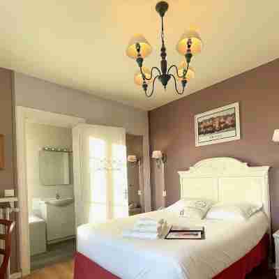 Les Mots Passants Rooms