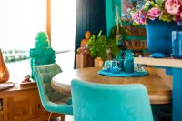 Cozy Lodge Retreat Close to Amsterdam on the Vecht Hotel dekat Eemhof Trout Fishing