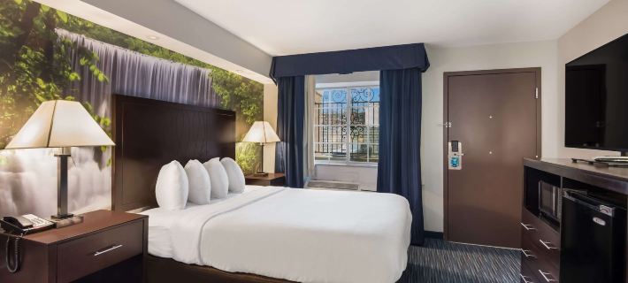 Clarion Pointe Downtown Hotels in Syracuse