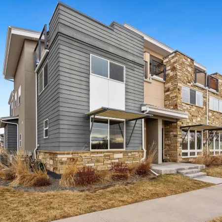 Elegant Oasis - Fireplaces, King Beds, Mtn Views!