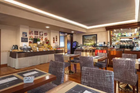 IH Hotels Padova Admiral Отели рядом с достопримечательностью «Ботанический сад Падуи»